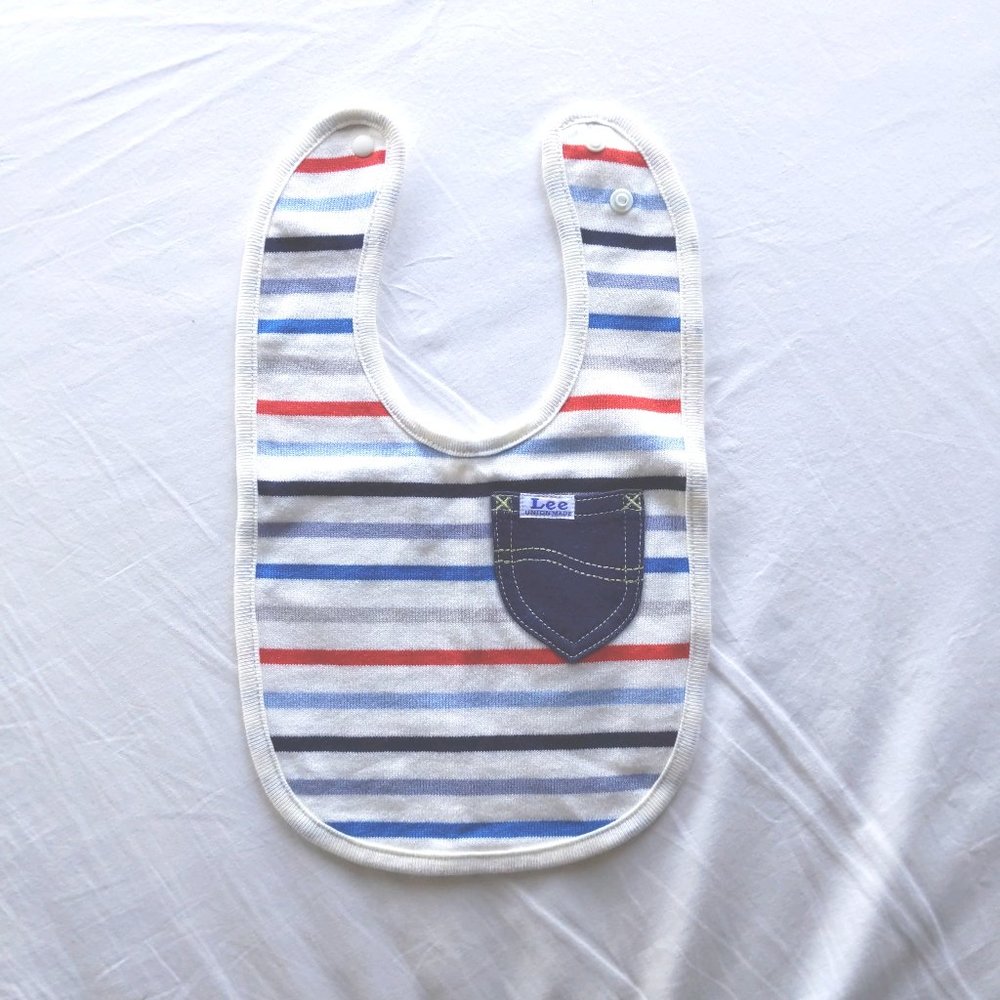 BNWT  Lee baby bib 100%cotton free size